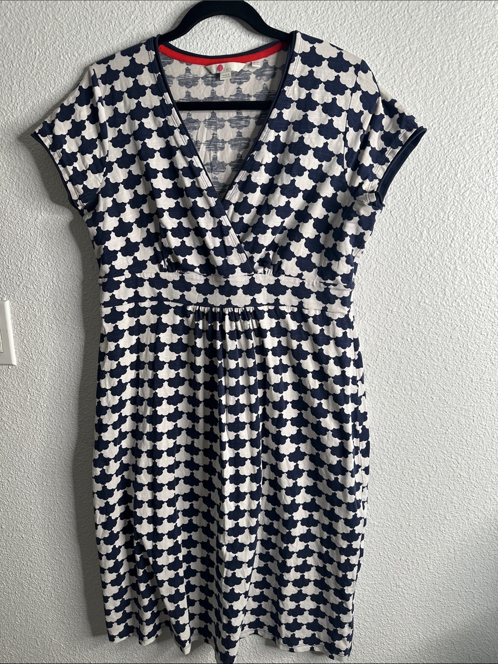 Boden Navy and White Patterned V-Neck Women’s Dresss size 12R Stretchy cotton